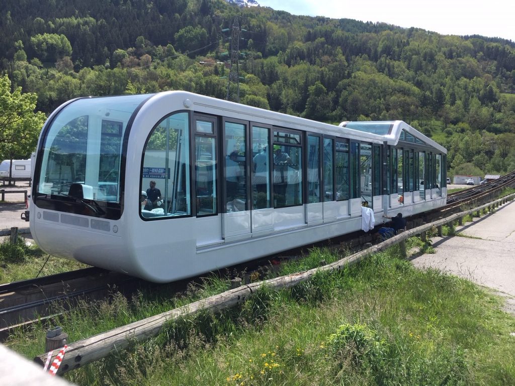Changement des cabines du funiculaire de Bourg Saint Maurice